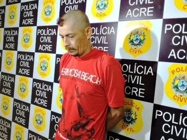 Fugindo da polícia, homem incendeia própria casa