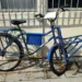 Homem é preso ao tentar fugir com televisores em bicicleta no Acre