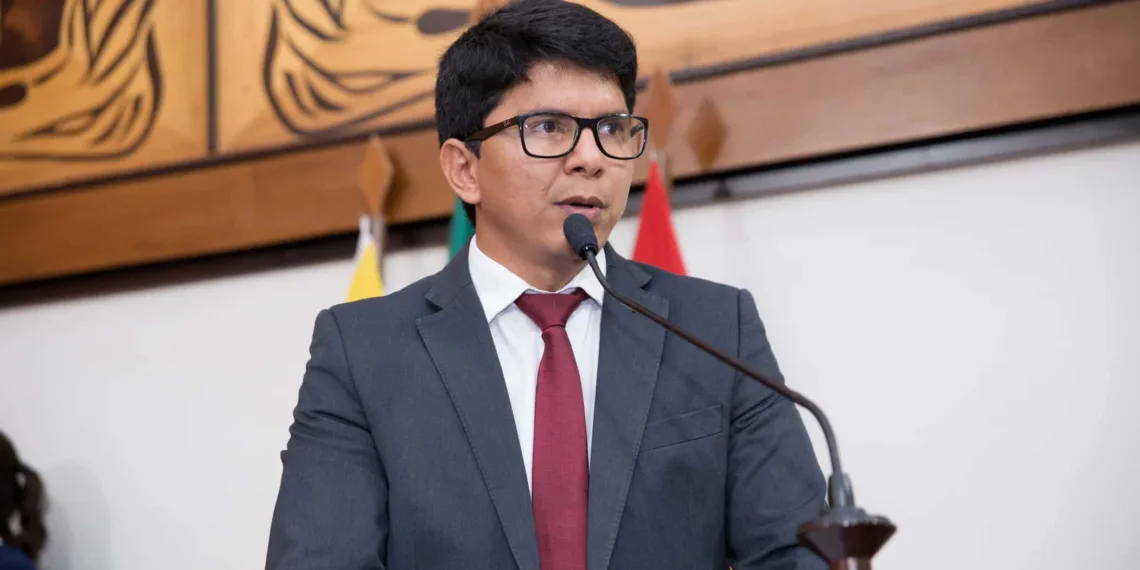 Jenilson destaca a realização de audiência pública em Assis Brasil para discutir a violência na fronteira