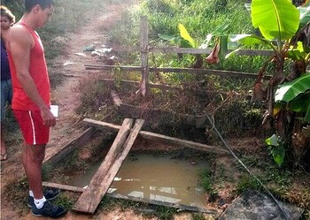 Criança de três anos morre afogada ao cair em um poço