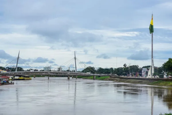 Movimento ainda é de vazante na capital, mas chuvas moderadas podem elevar nível do Rio Acre