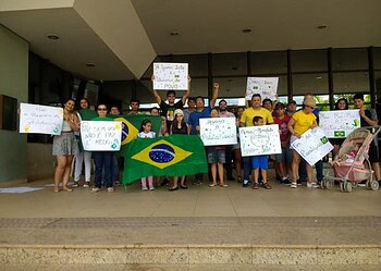 No Acre, manifestantes protestam contra foro privilegiado e reforma da previdência
