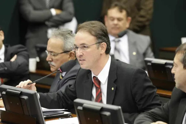 Leo de Brito assume vice-liderança do PT na Câmara e passa a inntegrar Comissão de Mudanças Climáticas