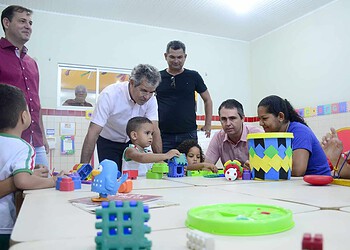 Jorge Viana participa da abertura de ano letivo na creche Maria José Bezerra dos Reis