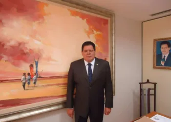 Internado na UTI com pneumonia, ex-deputado Flaviano Melo é novamente sedado