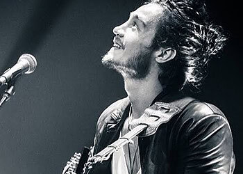 Tiago Iorc canta seus sucessos em Rio Branco neste domingo, 9, no Resort Hotel