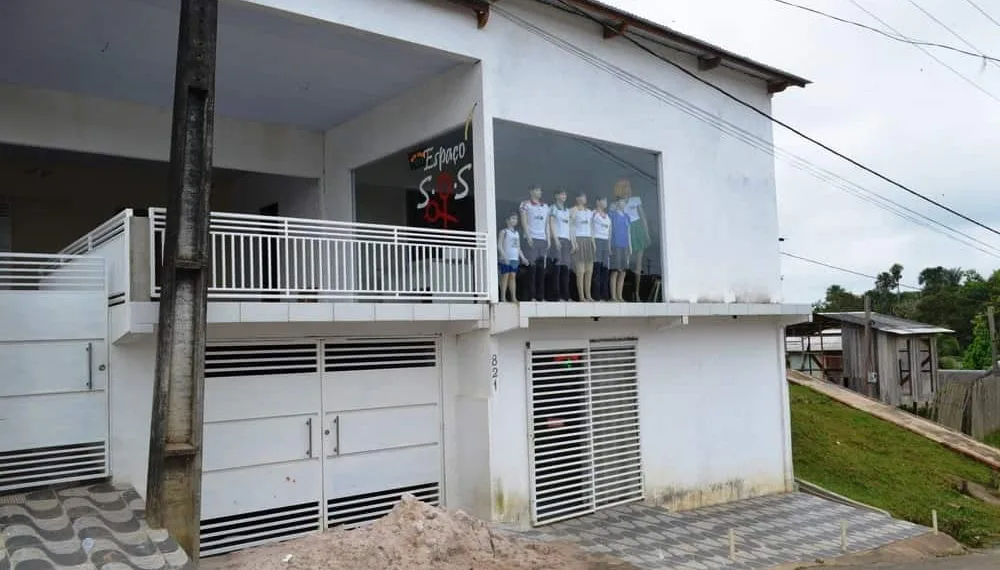 Criminosos invadem malharia e empresária estima prejuízo de aproximadamente R$ 6 mil