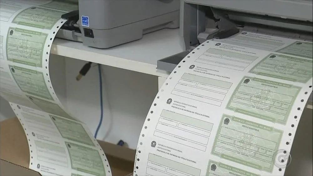 Falta menos de um mês para eleitores faltosos regularizarem o título