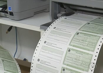 Falta menos de um mês para eleitores faltosos regularizarem o título
