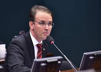 Leo de Brito denuncia descaso do governo Temer com Plano Nacional de Educação