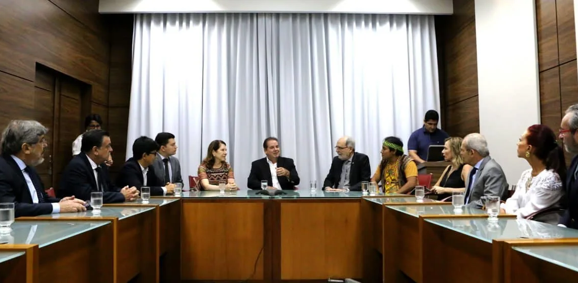 Tião Viana apresenta políticas indígenas para o Conselho Federal de Medicina