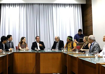 Tião Viana apresenta políticas indígenas para o Conselho Federal de Medicina