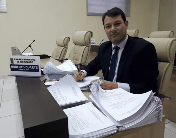 Vereador Roberto Duarte solicita desconto em seu salário referente à sua ausência em 3 sessões