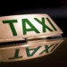 Taxista leva três tiros de ladrões que tentavam levar seu carro no bairro Montanhês