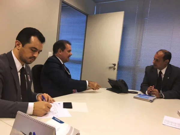 Tião Viana consegue apoio da Anac para a implantação de voos internacionais no Acre