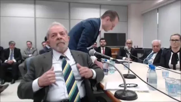 Em depoimento ao juiz Moro, ex-presidente Lula reafirma ser vítima de perseguição política