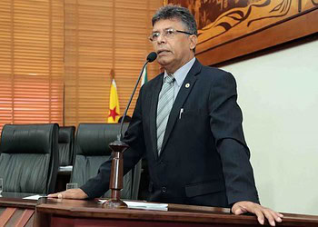 Deputado elogia escola em tempo integral e pede que a modalidade de ensino seja aplicada em Xapuri