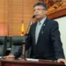 Deputado elogia escola em tempo integral e pede que a modalidade de ensino seja aplicada em Xapuri