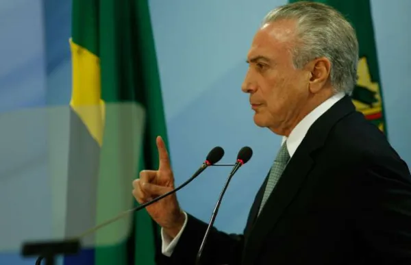 Deputados e vereadores da base comentam sobre denúncias contra Michel Temer
