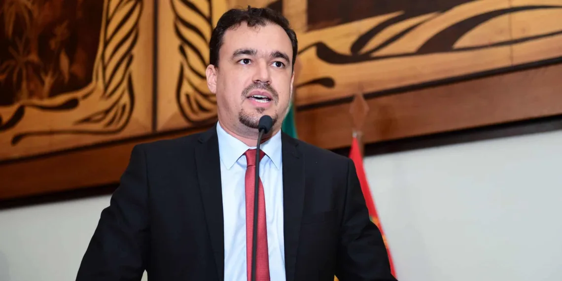 Líder do governo destaca entrega de equipamentos para fortalecimento do ensino rural