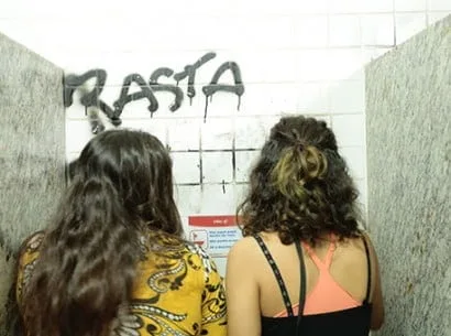 Organizadores do Sarau realizam limpeza no interior da Ufac após pichações