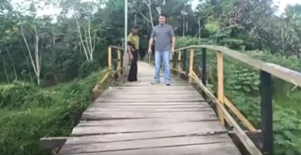 "Se a ponte cair ocasionando uma tragédia à culpa é da prefeitura de Rio Branco", diz Roberto Duarte