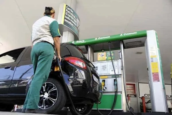 Preço da gasolina reduz em postos da Capital e consumidores comemoram