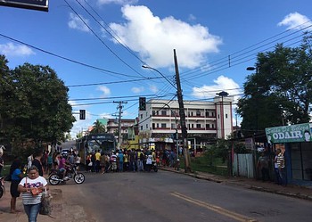 Idoso é atropelado por ônibus ao atravessar na faixa de pedestre