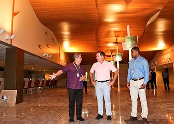 Tião Viana visita obras da área de check-in do aeroporto de Rio Branco