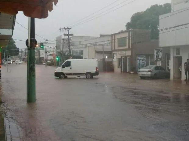 “Está dentro da normalidade”, diz Defesa Civil sobre chuva que inundou vias em Rio Branco