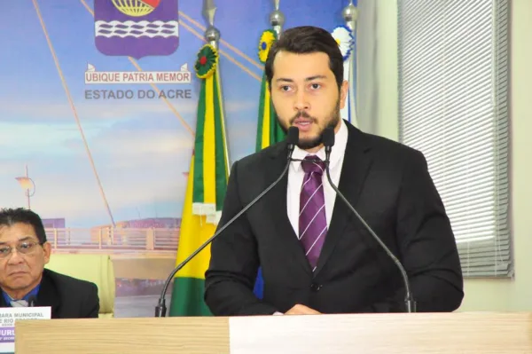 Jarude apresenta Projeto de Lei para garantir contas impressas em braile