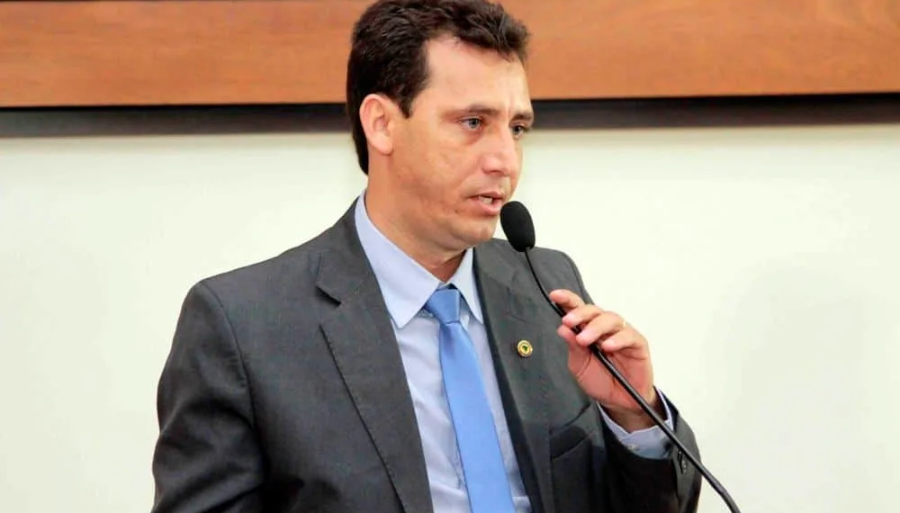 Jairo Carvalho critica Ageac pela aplicação de multas a taxistas intermunicipais