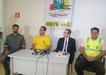 Internautas criticam decisão da Procuradoria de proibir operação de Uber na Capital