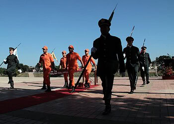 Troca da bandeira e outorga de medalhas marcam aniversário de 55 anos do Acre