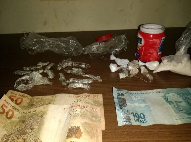 Polícia Civil apreende droga e prende três pessoas