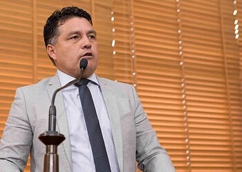 Deputados se reúnem com donos de caminhonetes que transportam passageiros e cargas no Acre