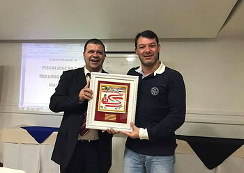 Vereador Roberto Duarte recebe comenda Ayrton Sena Campeão de Votos 2016