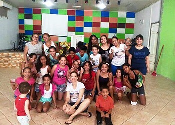 Ação Sarah completa três anos e realiza festa de 15 anos para jovens da comunidade