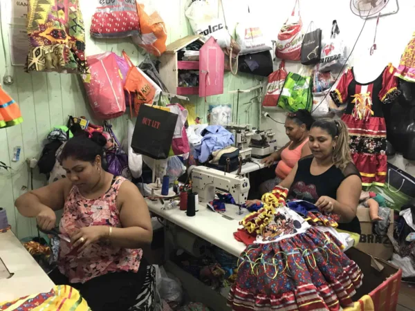 Costureiras aproveitam época de festas juninas para ganhar renda extra