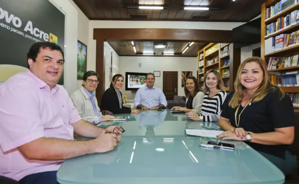 Governo e Ufac fecham parceria por estágios na área de comunicação
