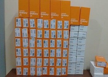 Polícia encontra mais de 78 celulares roubados em casa de empresário