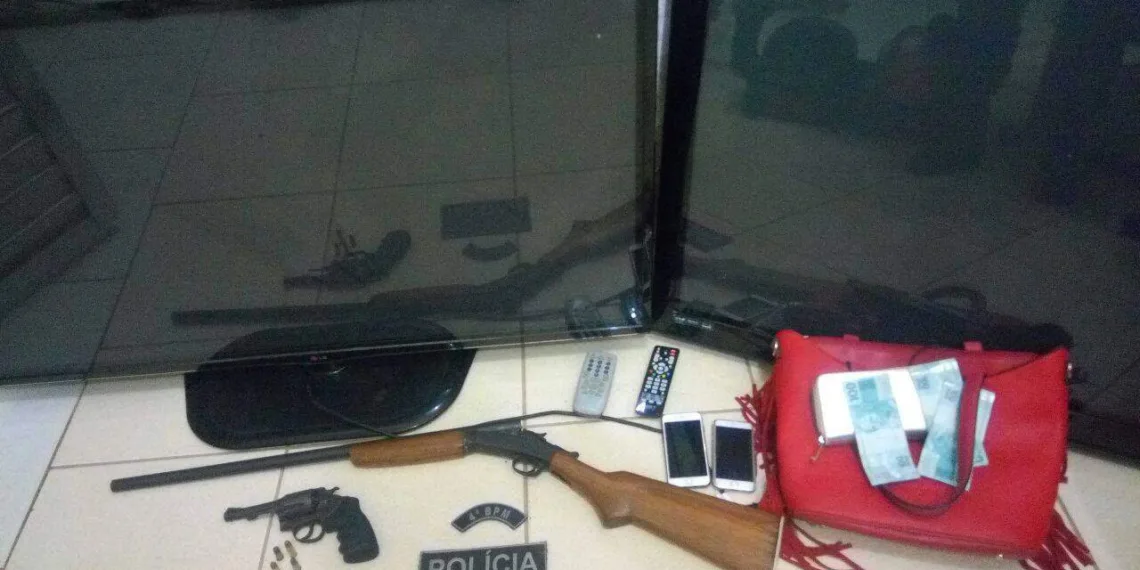 Ação conjunta da Polícia Militar resulta na recuperação de caminhonetes e na apreensão de armas de fogo no Palheiral