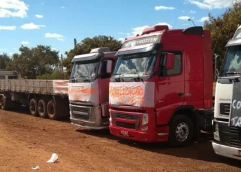 Caminhoneiros acreanos aderem paralisação nacional nesta terça-feira
