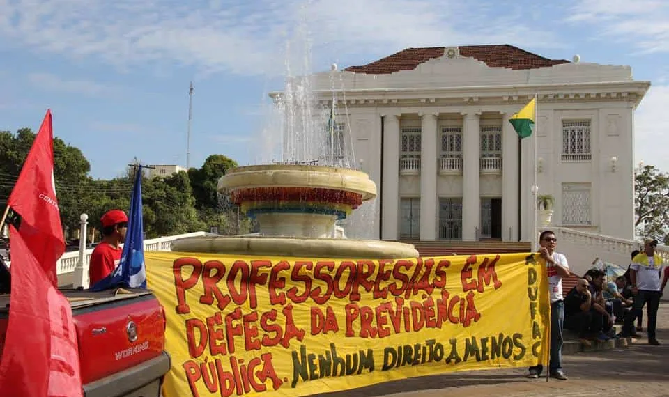 Servidores acreanos realizam paralisação contra reformas do Governo Federal