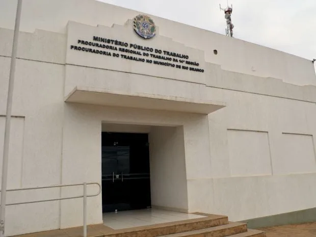 Justiça do Trabalho determina demissão de quase 2 mil servidores do Pró-Saúde