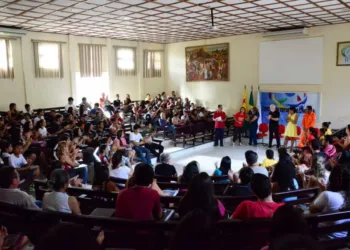 Centro de Estudo de Línguas extrapola número de vagas do edital e matricula quase mil pessoas