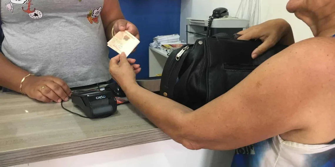 Lojas já apostavam no desconto em pagamentos feitos em dinheiro