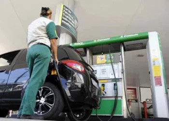 Movimentação em postos é intensa após governo anunciar subir impostos