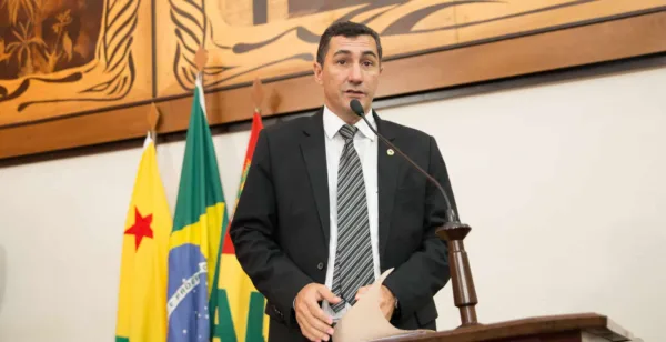 Deputado ameaça procurar MP para obrigar a Eletrobrás a executar o programa Luz para Todos