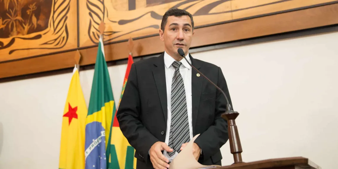 Deputado ameaça procurar MP para obrigar a Eletrobrás a executar o programa Luz para Todos